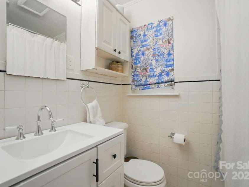 4647 General Pershing Drive, Charlotte, NC 28209.  MLS# CAR4255851, YatesRealty ID 17918. 