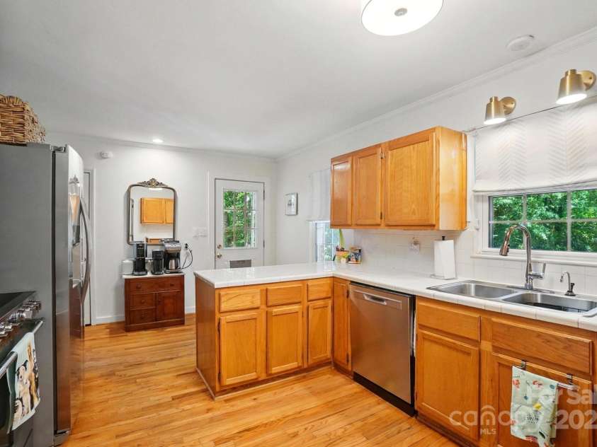 4647 General Pershing Drive, Charlotte, NC 28209.  MLS# CAR4255851, YatesRealty ID 17918. 