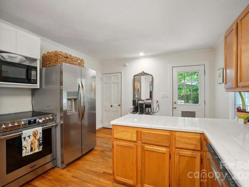 4647 General Pershing Drive, Charlotte, NC 28209.  MLS# CAR4255851, YatesRealty ID 17918. 