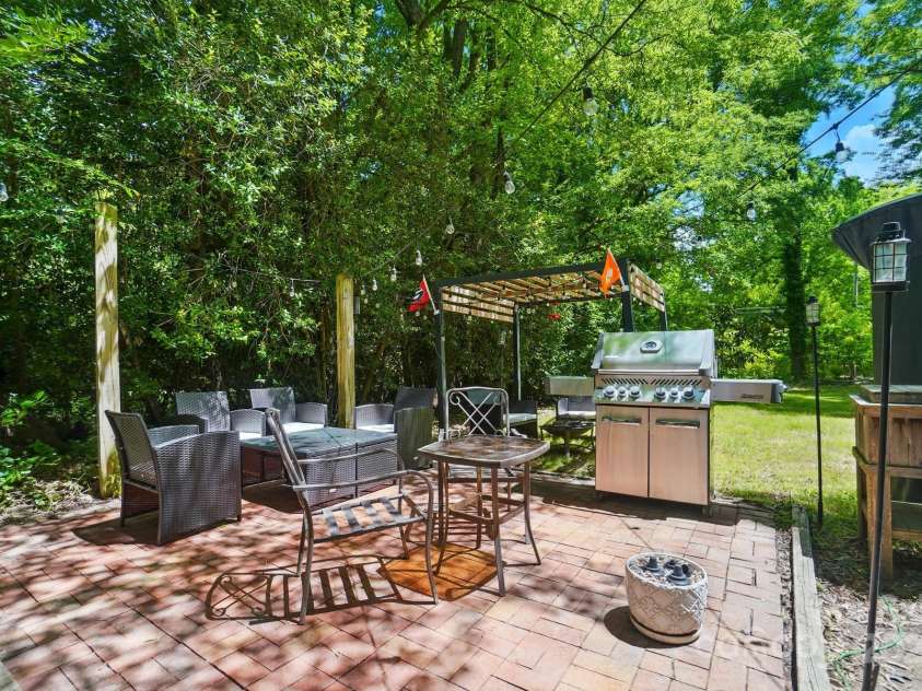 4647 General Pershing Drive, Charlotte, NC 28209.  MLS# CAR4255851, YatesRealty ID 17918. 