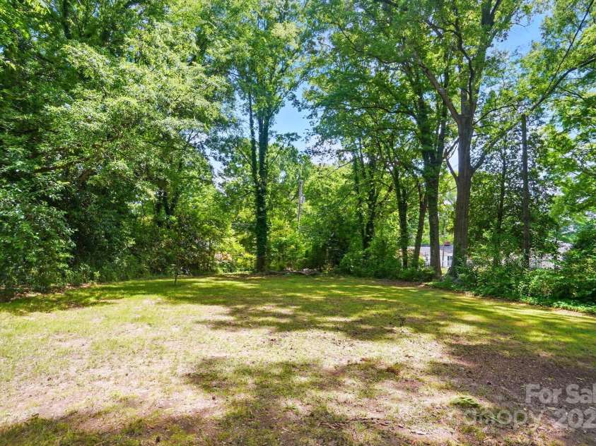 4647 General Pershing Drive, Charlotte, NC 28209.  MLS# CAR4255851, YatesRealty ID 17918. 