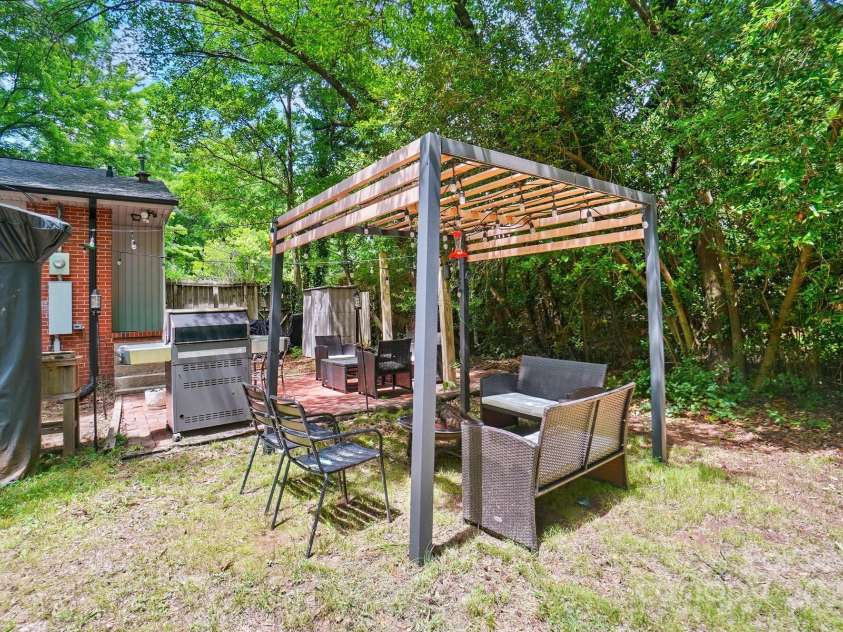 4647 General Pershing Drive, Charlotte, NC 28209.  MLS# CAR4255851, YatesRealty ID 17918. 