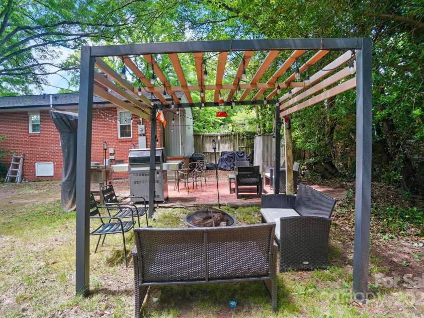 4647 General Pershing Drive, Charlotte, NC 28209.  MLS# CAR4255851, YatesRealty ID 17918. 