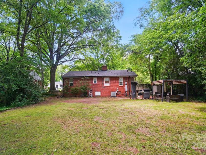 4647 General Pershing Drive, Charlotte, NC 28209.  MLS# CAR4255851, YatesRealty ID 17918. 
