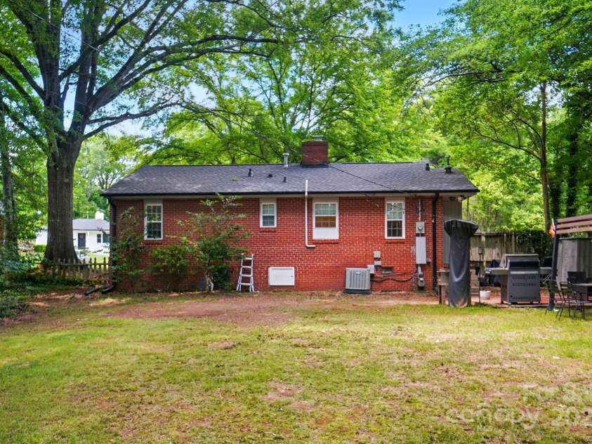 4647 General Pershing Drive, Charlotte, NC 28209.  MLS# CAR4255851, YatesRealty ID 17918. 
