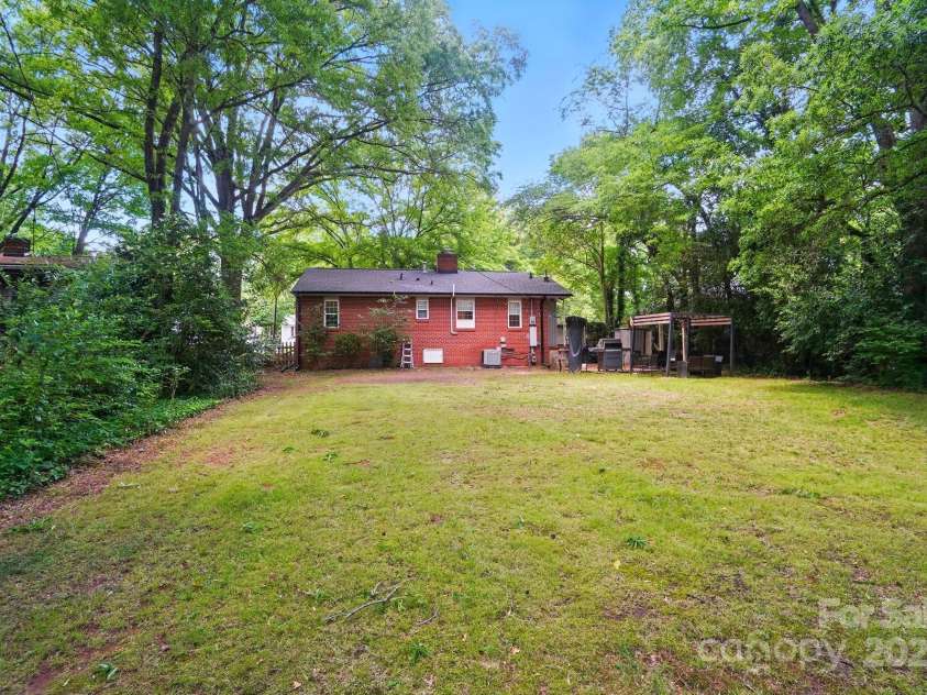 4647 General Pershing Drive, Charlotte, NC 28209.  MLS# CAR4255851, YatesRealty ID 17918. 