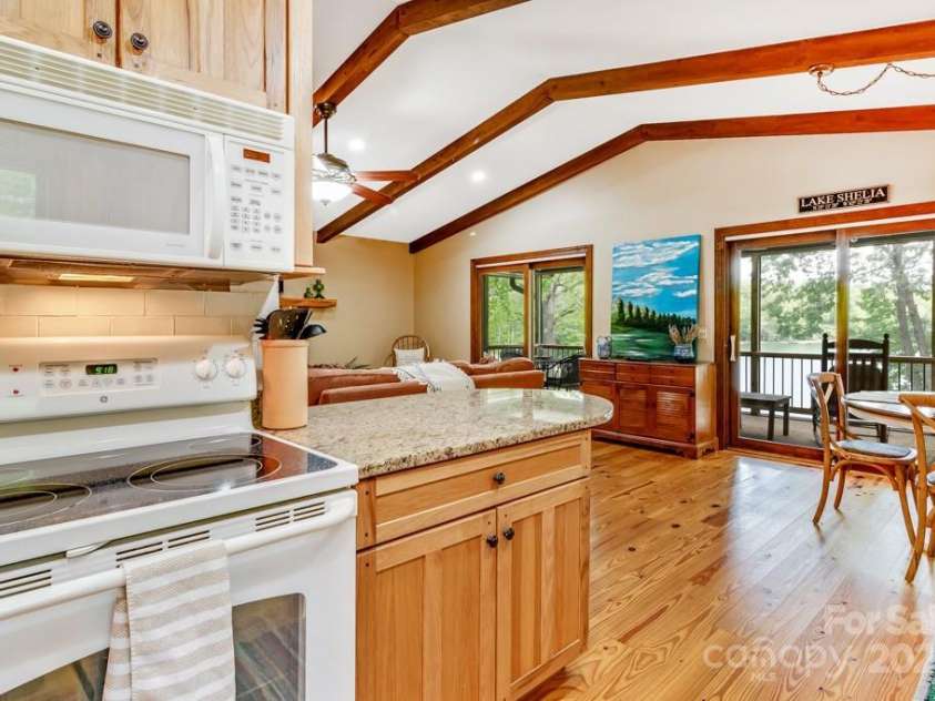 609 Haven Drive, Saluda, NC 28773.  MLS# CAR4247056, YatesRealty ID 17919. Beautiful hardwood floors throughout kitchen, dining area and great room