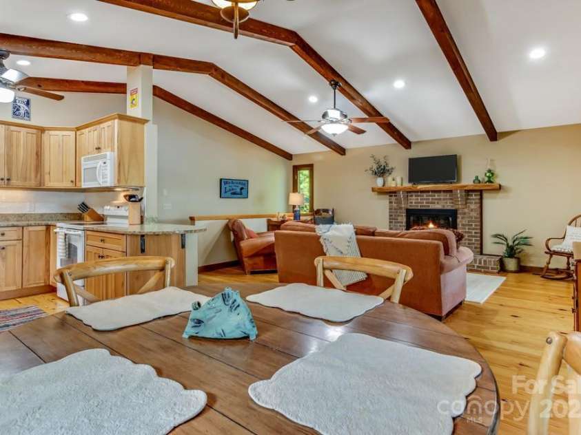 609 Haven Drive, Saluda, NC 28773.  MLS# CAR4247056, YatesRealty ID 17919. Dining area/great room