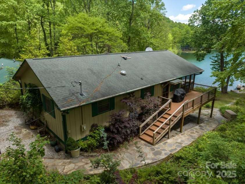 609 Haven Drive, Saluda, NC 28773.  MLS# CAR4247056, YatesRealty ID 17919. Flagstone pathway