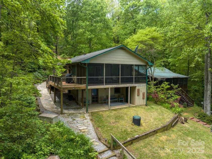 609 Haven Drive, Saluda, NC 28773.  MLS# CAR4247056, YatesRealty ID 17919. Front of home