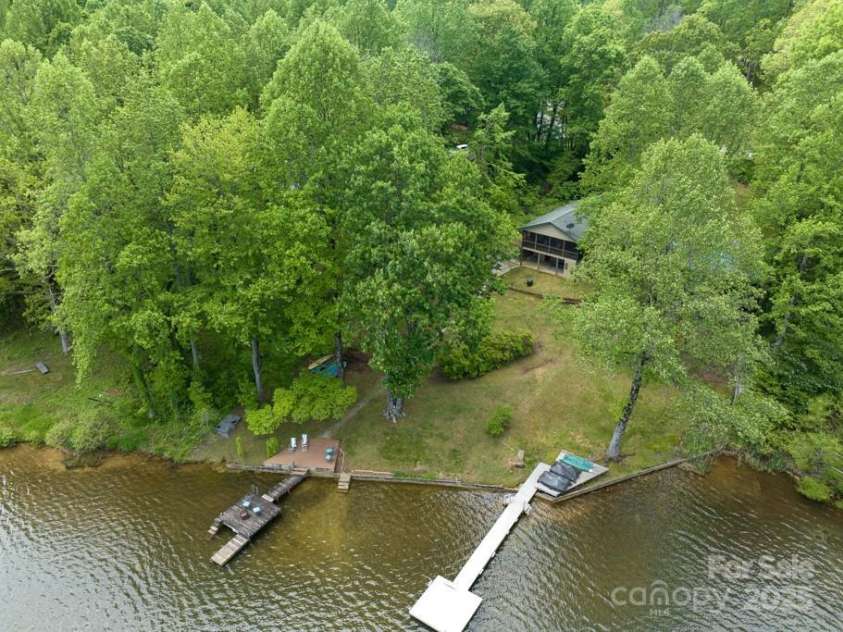 609 Haven Drive, Saluda, NC 28773.  MLS# CAR4247056, YatesRealty ID 17919. Your SPOT on the lake.