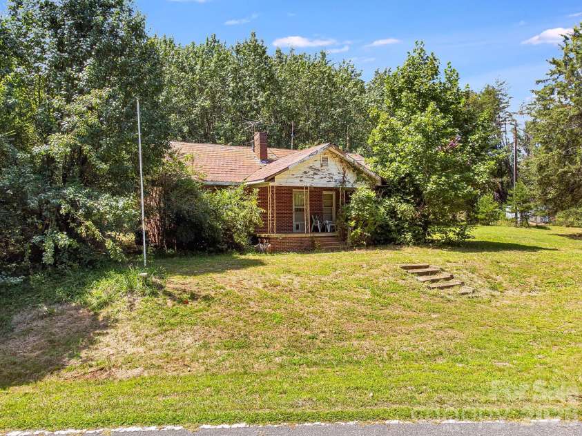 211 Luckadoo Road, Bostic, NC 28018.  MLS# CAR4318680, YatesRealty ID 1792. 