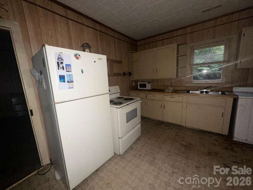 211 Luckadoo Road, Bostic, NC 28018.  MLS# CAR4318680, YatesRealty ID 1792. 