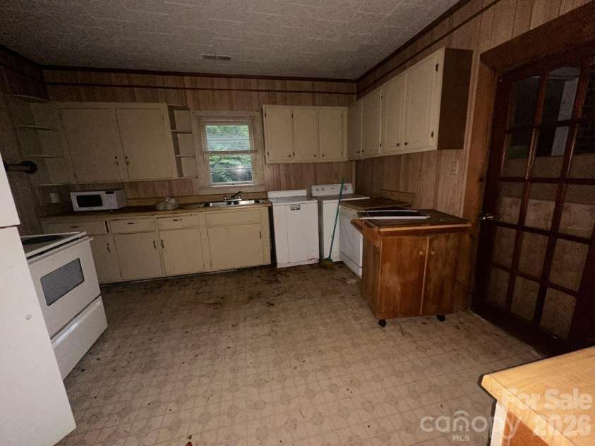 211 Luckadoo Road, Bostic, NC 28018.  MLS# CAR4318680, YatesRealty ID 1792. 