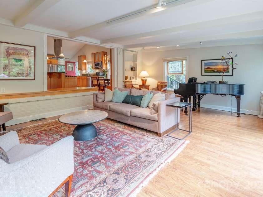 47 Lakeview Road, Asheville, NC 28804.  MLS# CAR4255748, YatesRealty ID 17921. 