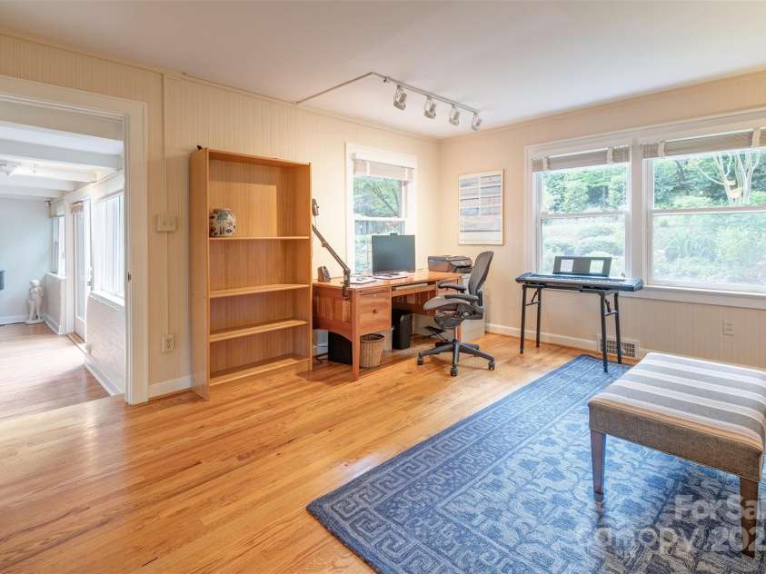 47 Lakeview Road, Asheville, NC 28804.  MLS# CAR4255748, YatesRealty ID 17921. 