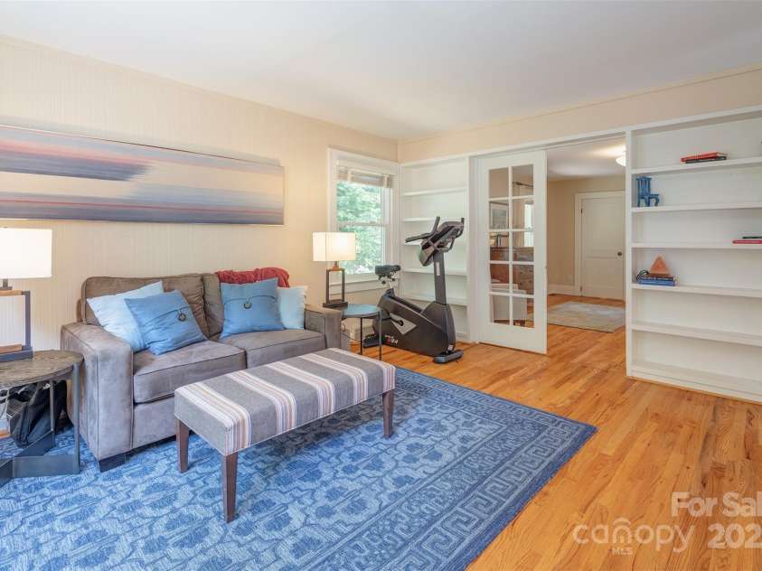 47 Lakeview Road, Asheville, NC 28804.  MLS# CAR4255748, YatesRealty ID 17921. 