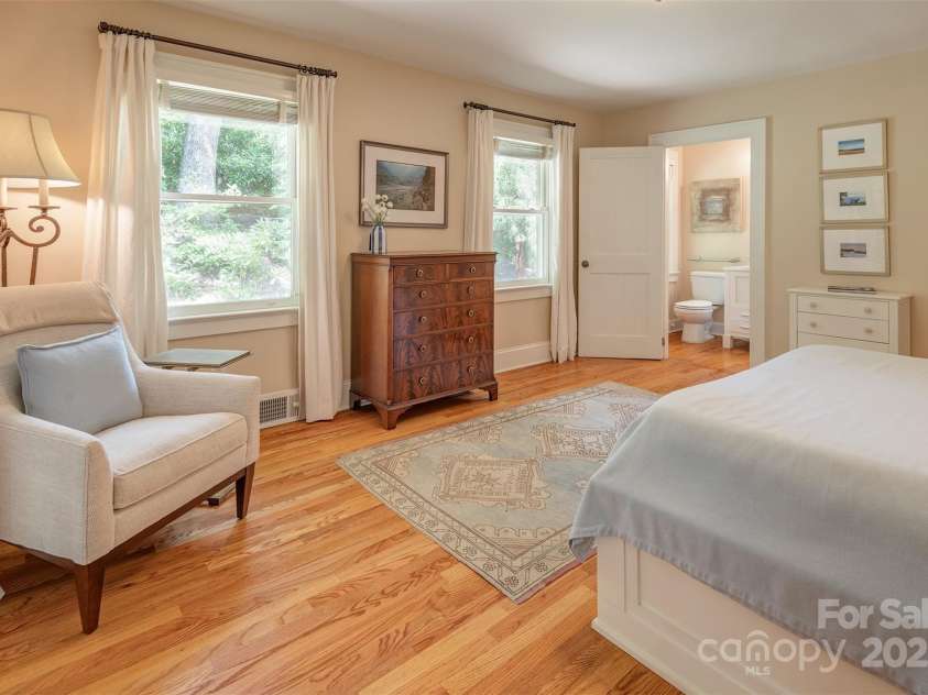 47 Lakeview Road, Asheville, NC 28804.  MLS# CAR4255748, YatesRealty ID 17921. 