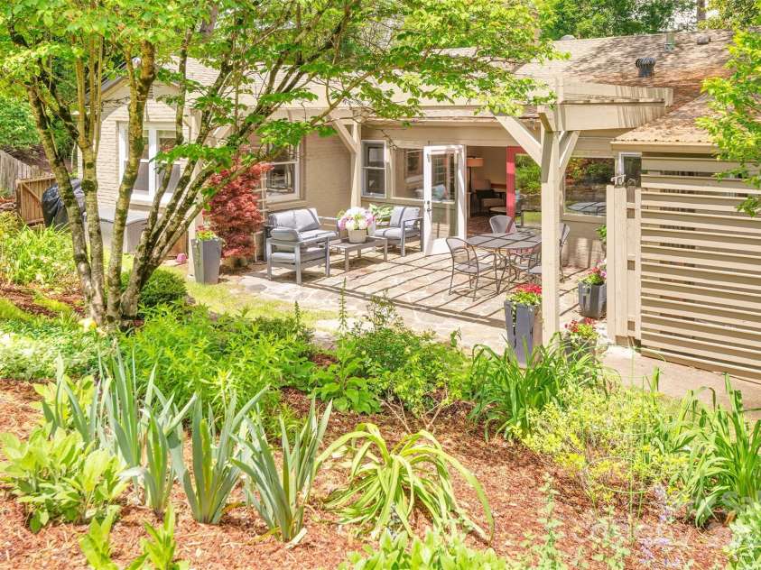 47 Lakeview Road, Asheville, NC 28804.  MLS# CAR4255748, YatesRealty ID 17921. 