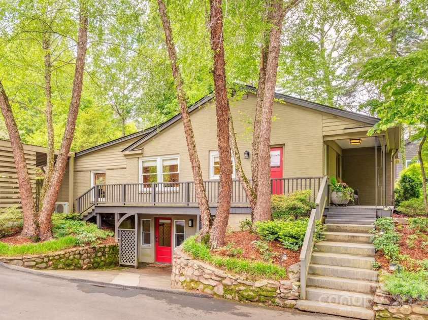 47 Lakeview Road, Asheville, NC 28804.  MLS# CAR4255748, YatesRealty ID 17921. 