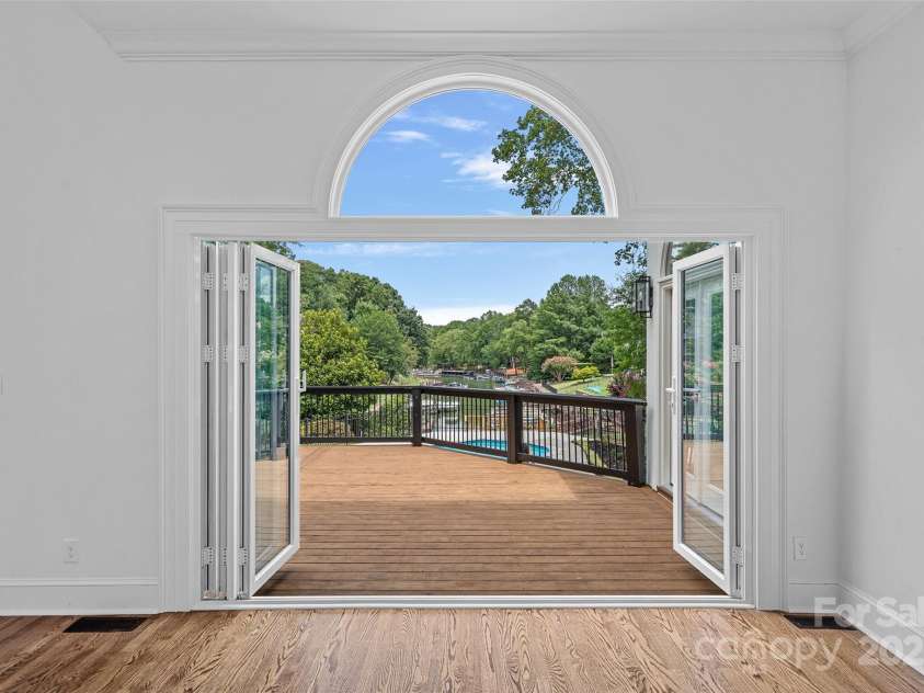 21404 Blakely Shores Drive, Cornelius, NC 28031.  MLS# CAR4287457, YatesRealty ID 17922. 