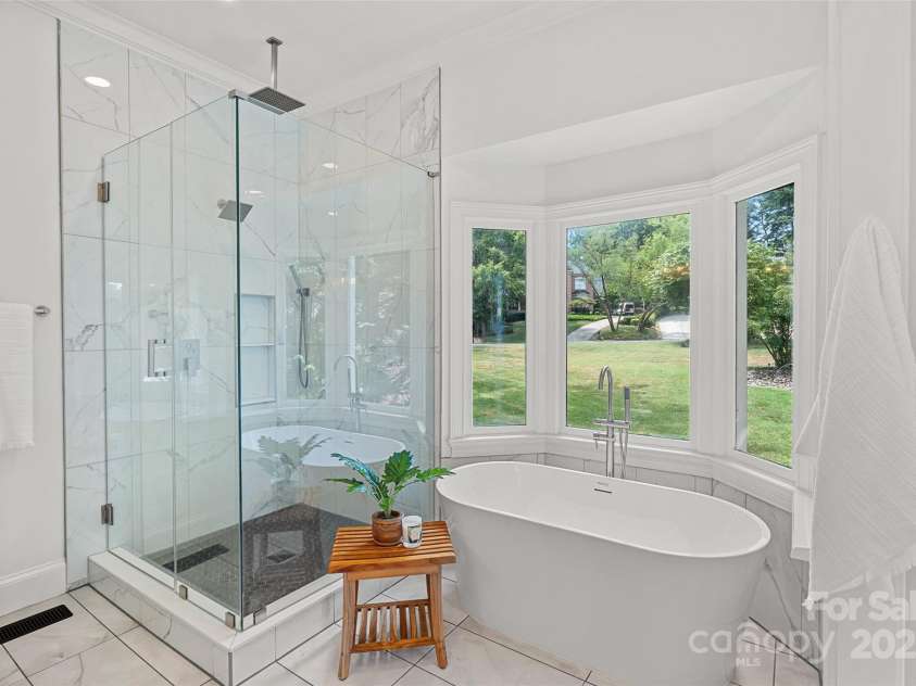 21404 Blakely Shores Drive, Cornelius, NC 28031.  MLS# CAR4287457, YatesRealty ID 17922. 