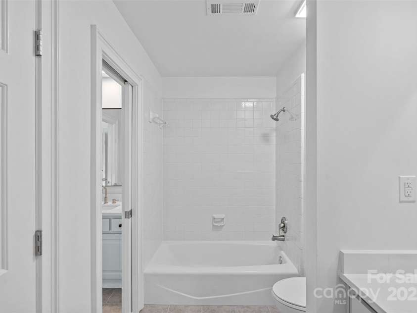 21404 Blakely Shores Drive, Cornelius, NC 28031.  MLS# CAR4287457, YatesRealty ID 17922. 