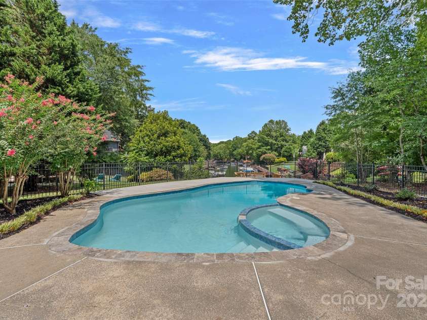 21404 Blakely Shores Drive, Cornelius, NC 28031.  MLS# CAR4287457, YatesRealty ID 17922. 
