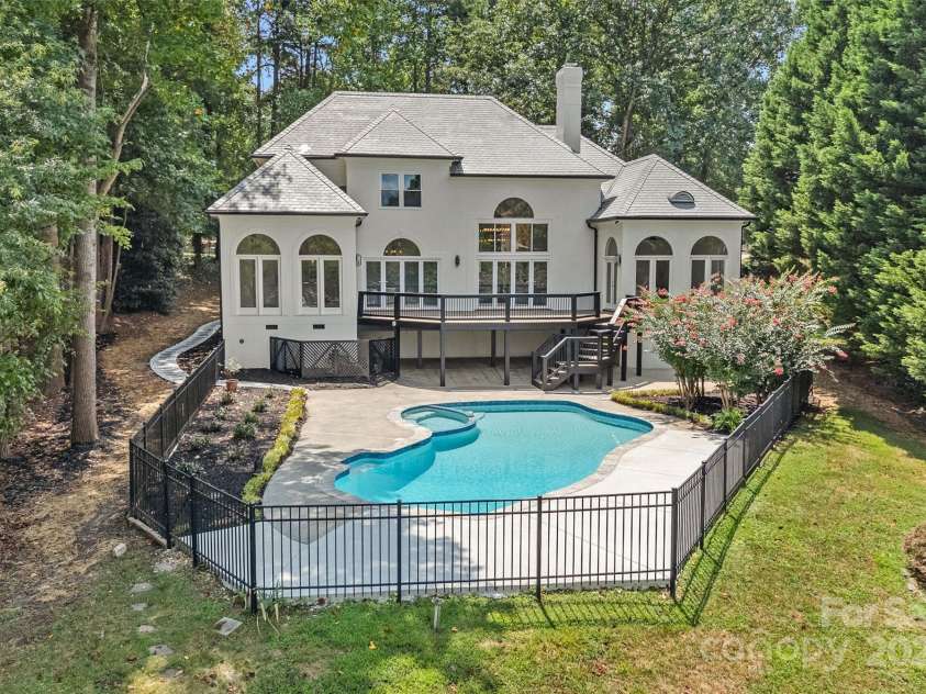 21404 Blakely Shores Drive, Cornelius, NC 28031.  MLS# CAR4287457, YatesRealty ID 17922. 