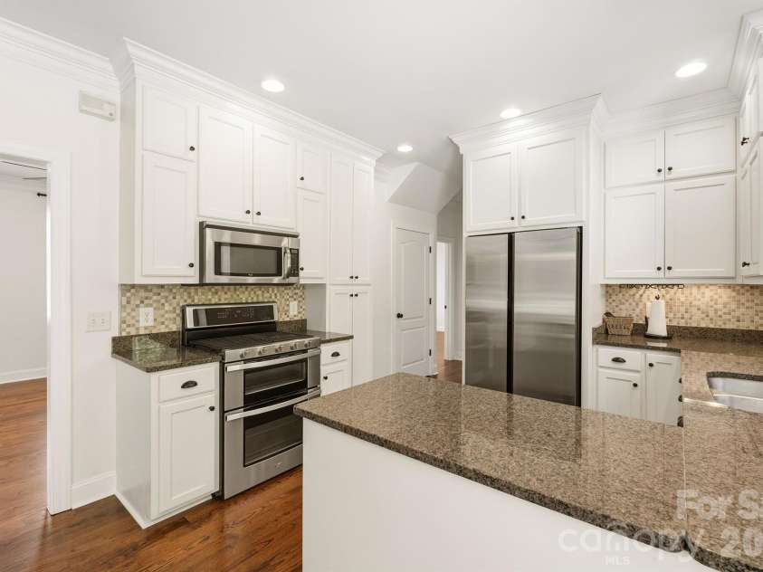 321 Winding Creek Drive, Morganton, NC 28655.  MLS# CAR4361242, YatesRealty ID 17922. Kitchen