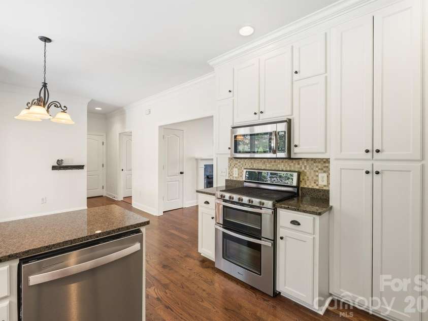 321 Winding Creek Drive, Morganton, NC 28655.  MLS# CAR4361242, YatesRealty ID 17922. Kitchen