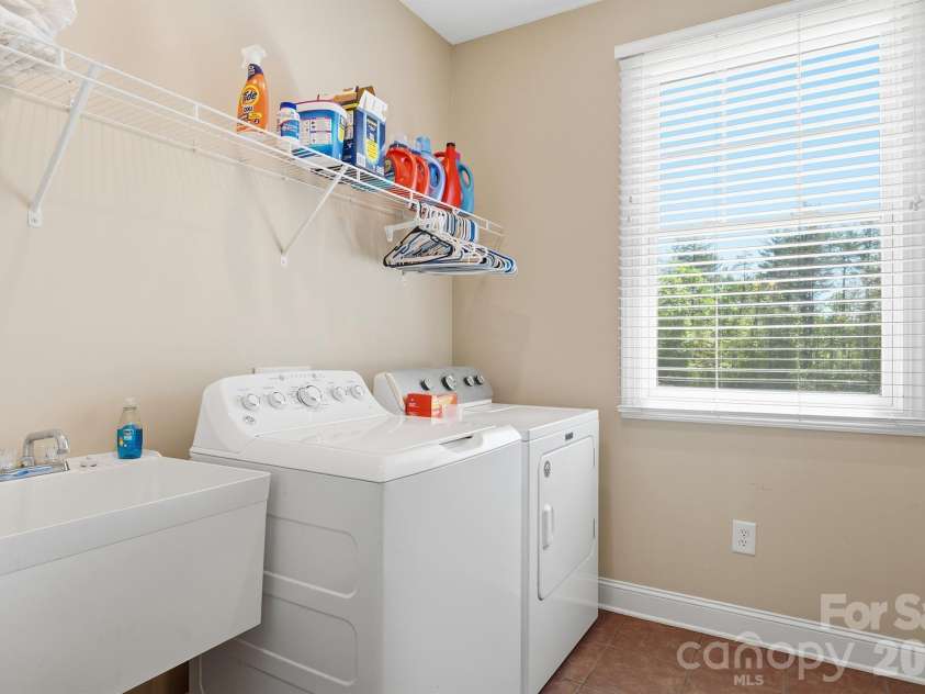 321 Winding Creek Drive, Morganton, NC 28655.  MLS# CAR4361242, YatesRealty ID 17922. Laundry main level