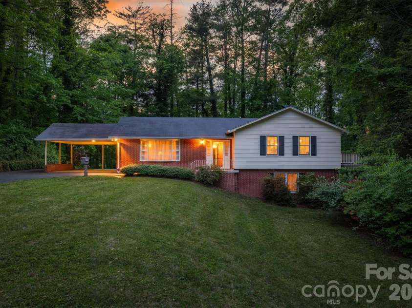 118 Maehill Place, Lenoir, NC 28645.  MLS# CAR4366024, YatesRealty ID 17923. 