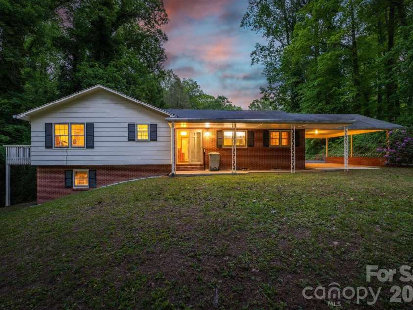 118 Maehill Place, Lenoir, NC 28645.  MLS# CAR4366024, YatesRealty ID 17923. 
