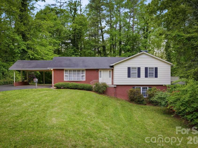 118 Maehill Place, Lenoir, NC 28645.  MLS# CAR4366024, YatesRealty ID 17923. 