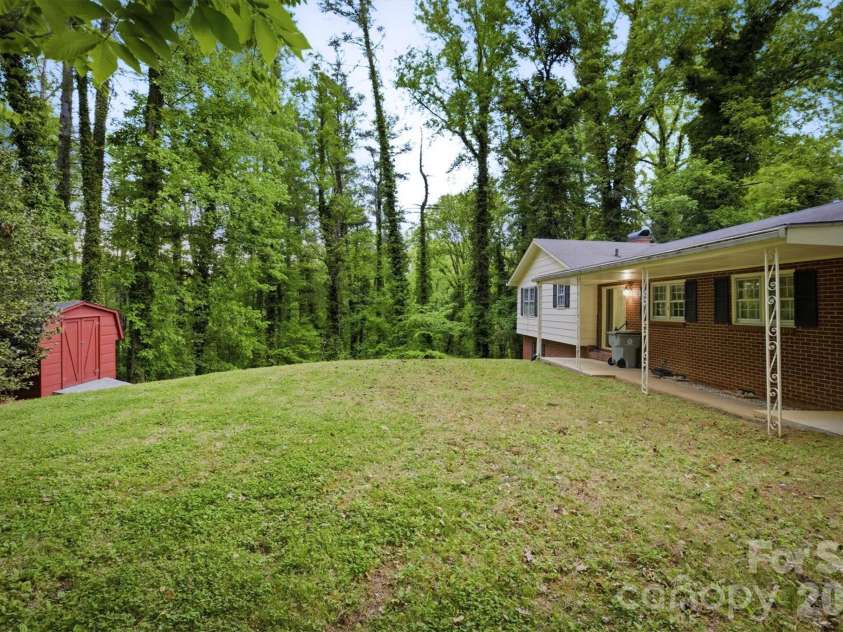 118 Maehill Place, Lenoir, NC 28645.  MLS# CAR4366024, YatesRealty ID 17923. 