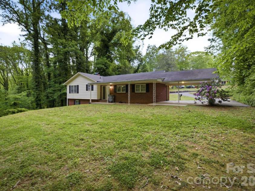 118 Maehill Place, Lenoir, NC 28645.  MLS# CAR4366024, YatesRealty ID 17923. 