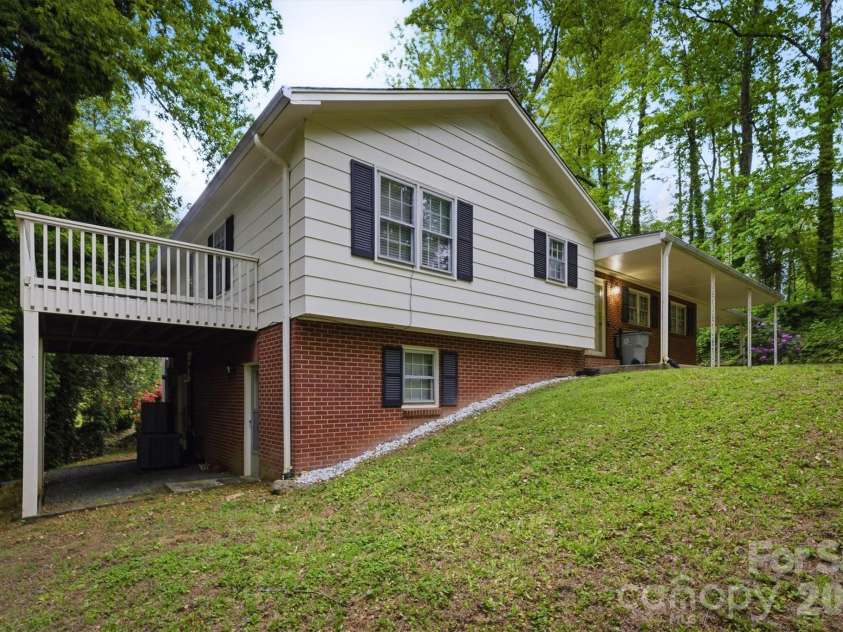 118 Maehill Place, Lenoir, NC 28645.  MLS# CAR4366024, YatesRealty ID 17923. 