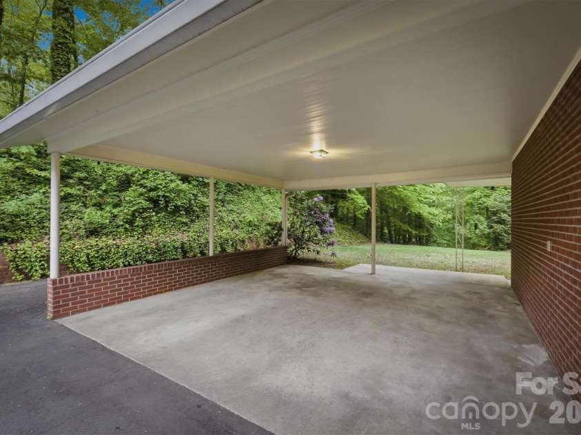 118 Maehill Place, Lenoir, NC 28645.  MLS# CAR4366024, YatesRealty ID 17923. 