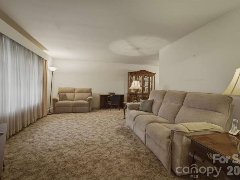 118 Maehill Place, Lenoir, NC 28645.  MLS# CAR4366024, YatesRealty ID 17923. 