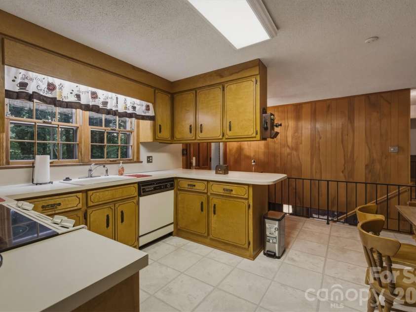 118 Maehill Place, Lenoir, NC 28645.  MLS# CAR4366024, YatesRealty ID 17923. 