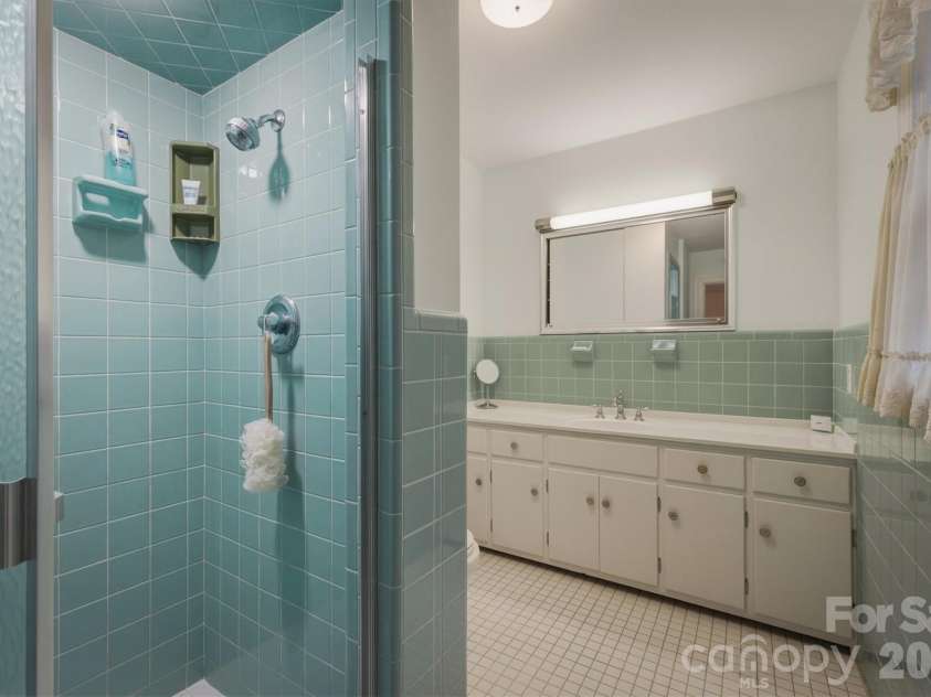 118 Maehill Place, Lenoir, NC 28645.  MLS# CAR4366024, YatesRealty ID 17923. 