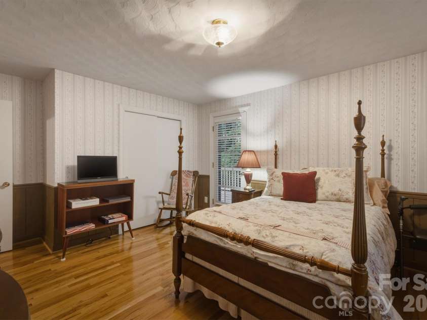 118 Maehill Place, Lenoir, NC 28645.  MLS# CAR4366024, YatesRealty ID 17923. 