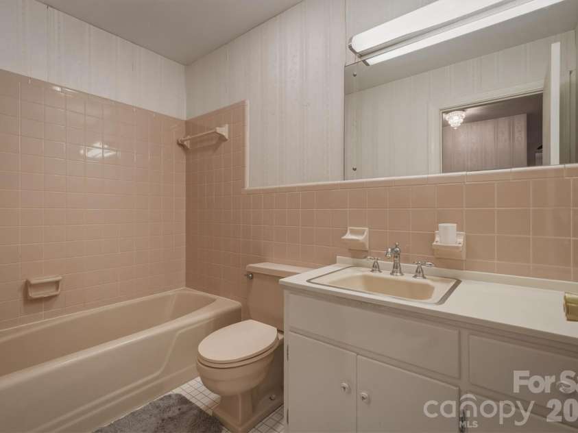 118 Maehill Place, Lenoir, NC 28645.  MLS# CAR4366024, YatesRealty ID 17923. 