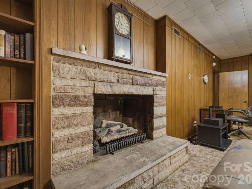 118 Maehill Place, Lenoir, NC 28645.  MLS# CAR4366024, YatesRealty ID 17923. 