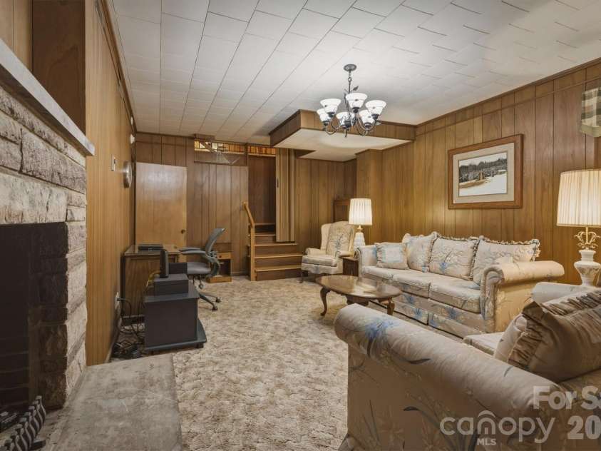 118 Maehill Place, Lenoir, NC 28645.  MLS# CAR4366024, YatesRealty ID 17923. 
