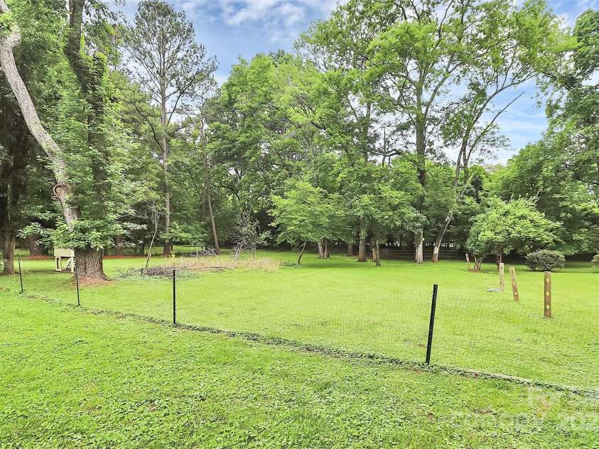 6908 Lancer Drive, Charlotte, NC 28226.  MLS# CAR4263599, YatesRealty ID 17923. 