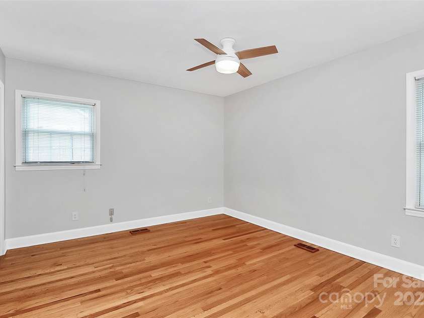 6908 Lancer Drive, Charlotte, NC 28226.  MLS# CAR4263599, YatesRealty ID 17923. 