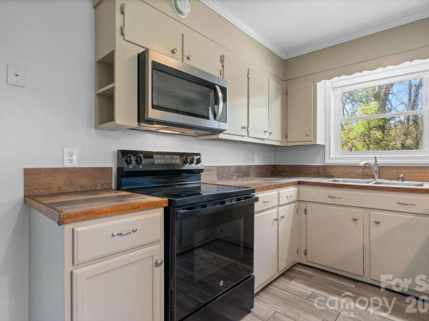 1859 Mcree Road, Newton, NC 28658.  MLS# CAR4361810, YatesRealty ID 17924. 
