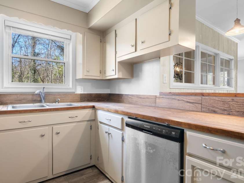 1859 Mcree Road, Newton, NC 28658.  MLS# CAR4361810, YatesRealty ID 17924. 